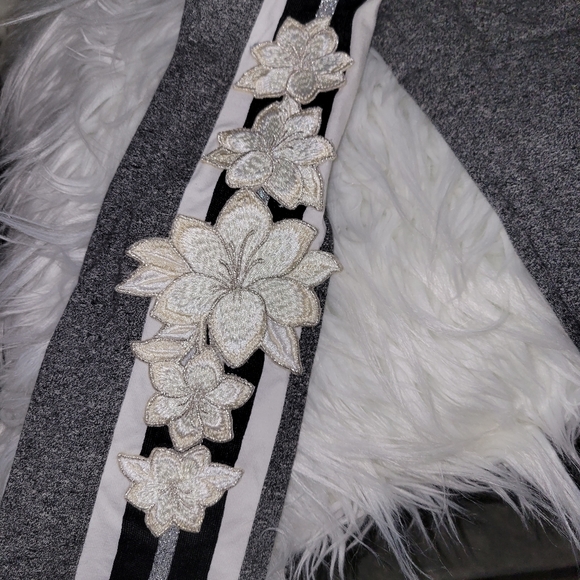 VS PINK embroidered patch yoga legging - Picture 2 of 8